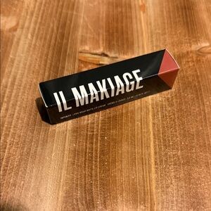 IL MAKIAGE Infinity Matte Lip Cream in Royal 401